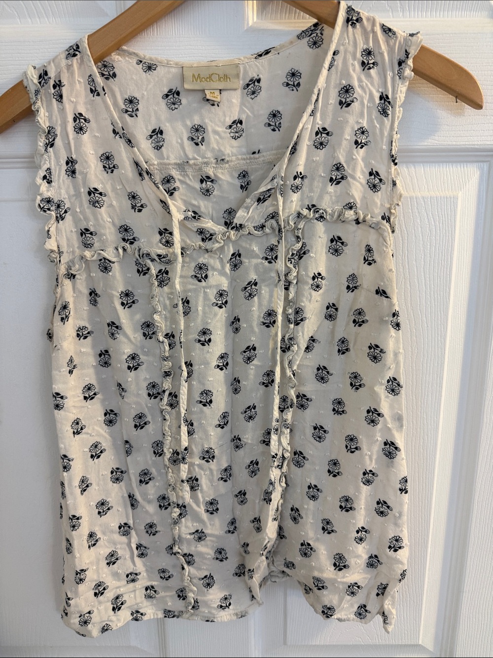 ModCloth White Floral Sleeveless V-Neck Top